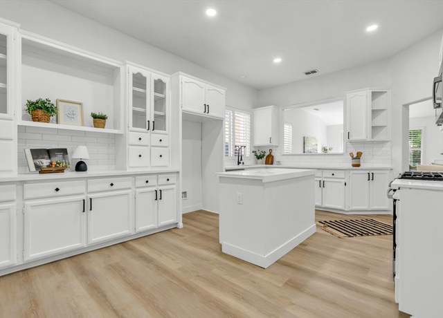 Property at 10256 Creek Trail Cir, Stockton, CA 95209, 5 beds, 3 baths