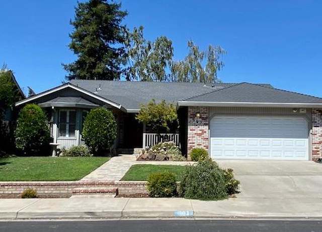 Photo of 961 Whispering Pines Dr, Turlock, CA 95382