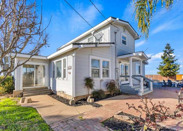 Property at 6539 E Peltier Rd, Acampo, CA 95220, 3 beds, 2.5 baths