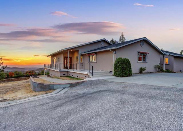 Property at 16174 Thornberry Ln, Grass Valley, CA 95949, 3 beds, 4 baths
