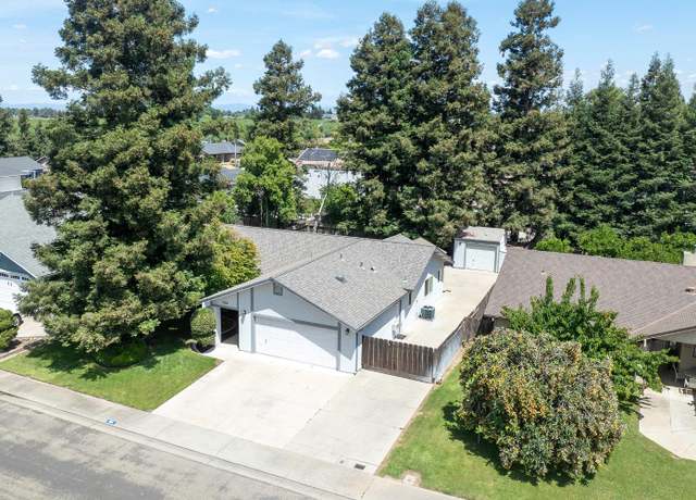 Property at 1384 Briarwood Ave, Escalon, CA 95320, 3 beds, 2 baths