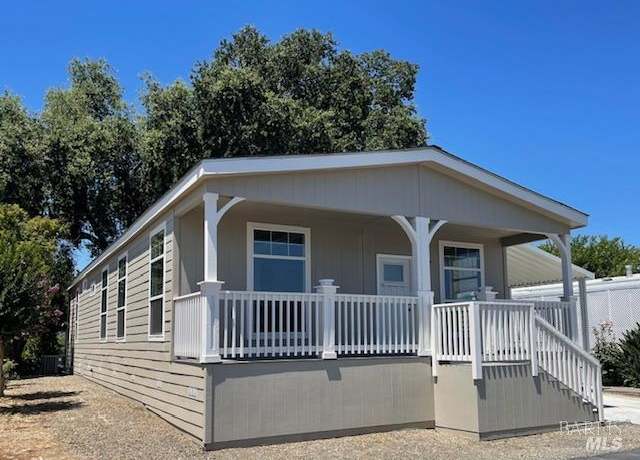 Property at 1056 Maple Dr, Windsor, CA 95492, 2 beds, 2 baths