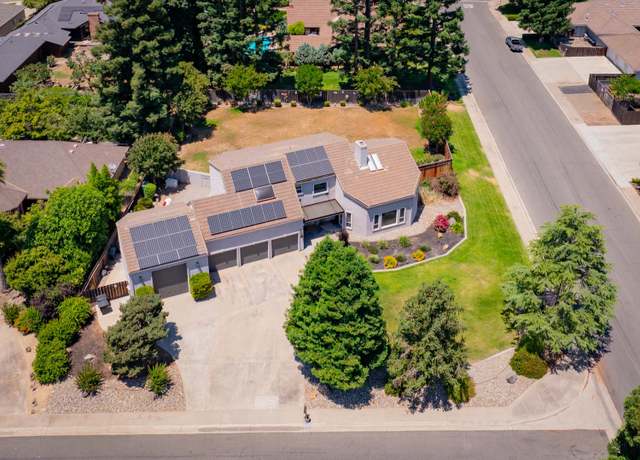 Property at 10013 Plaza De Oro Dr, Oakdale, CA 95361, 3 beds, 2.5 baths