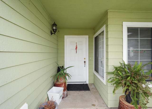 Property at 624 Lady Slipper Ln, Newman, CA 95360, 4 beds, 2 baths