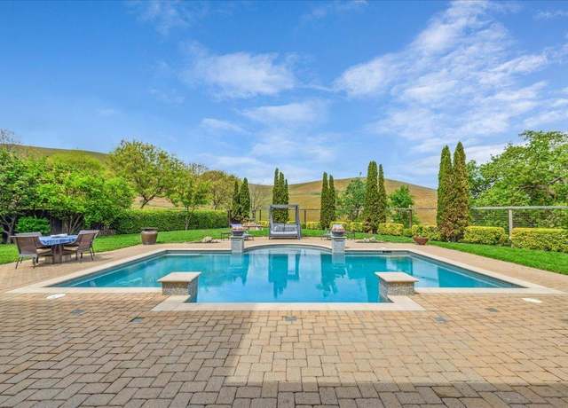Property at 218 Glory Lily Ct, San Ramon, CA 94582, 6 beds, 4 baths