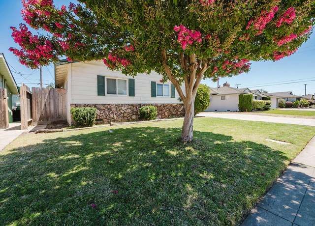 Property at 800 S Crescent Ave, Lodi, CA 95240, 3 beds, 1.5 baths