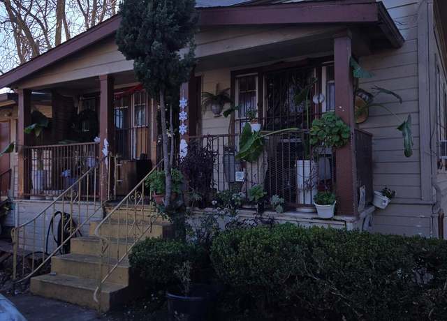 Property at 210 E 5th St, Stockton, CA 95206, 2 beds, 1 bath