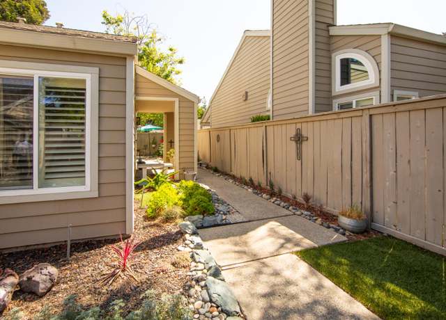 Property at 2123 Cedar Ridge Dr, Stockton, CA 95207, 2 beds, 1 bath