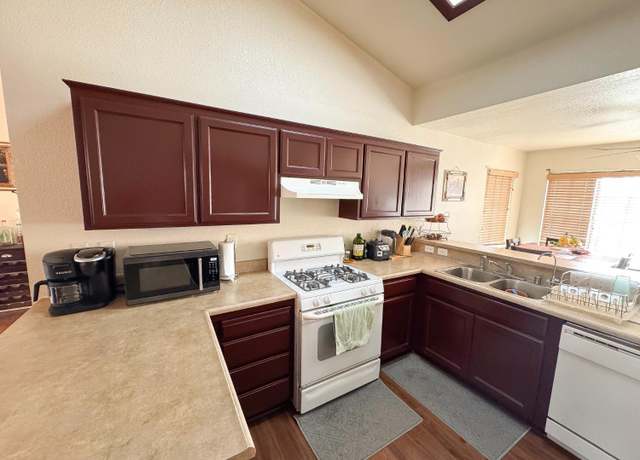 Property at 736 Ashbury Ct, Los Banos, CA 93635, 3 beds, 2 baths