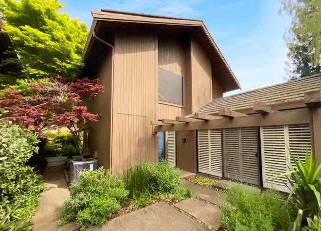 Property at 2002 Discovery Village Ln, Gold River, CA 95670, 3 beds, 2.5 baths