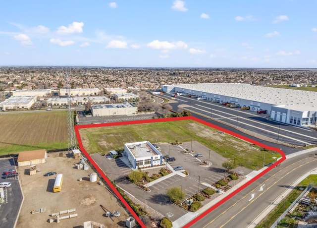 Property at 520 Park Center Dr, Patterson, CA 95363