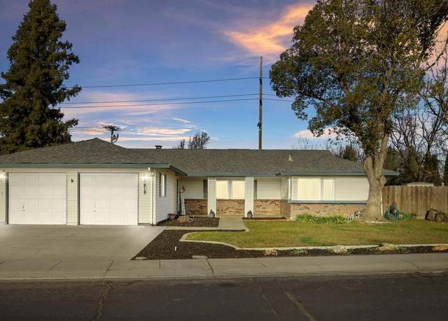 Property at 818 Foxfire Dr, Manteca, CA 95337, 3 beds, 2 baths