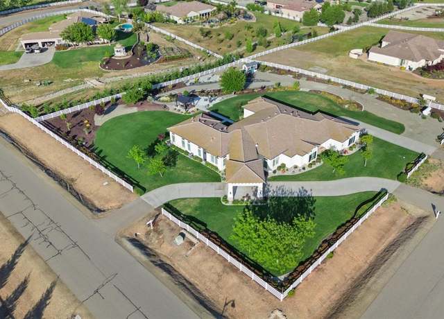 Property at 11815 Trailrider Dr, Elk Grove, CA 95624, 4 beds, 3.5 baths