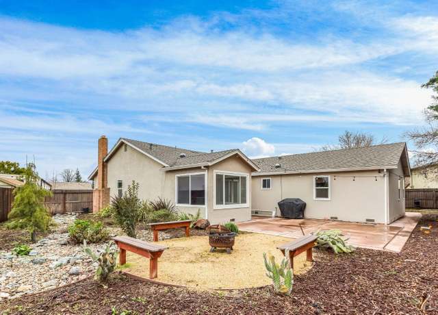 Property at 755 East Ct, Dixon, CA 95620, 5 beds, 3 baths