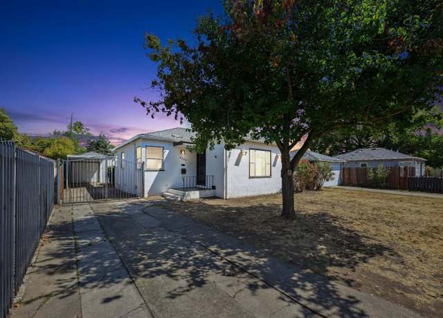 Property at 3829 39th St, Sacramento, CA 95820, 2 beds, 1 bath