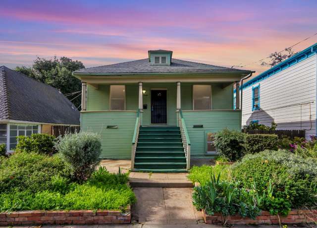 Property at 2204 10th St, Sacramento, CA 95818, 2 beds, 1 bath