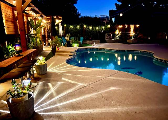 Property at 516 Radisson Dr, Yuba City, CA 95991, 5 beds, 3 baths