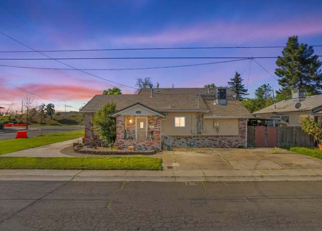 Property at 1004 11th St, Marysville, CA 95901, 3 beds, 2 baths