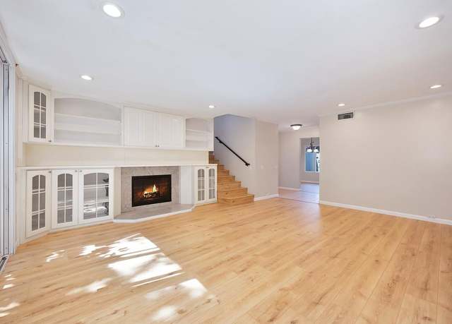 Property at 712 Woodside Lane East #1, Sacramento, CA 95825, 3 beds, 2.5 baths