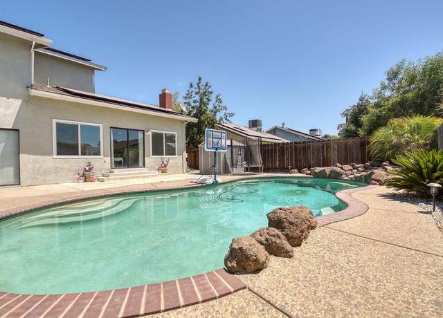 Property at 1957 Blue Spruce Dr, Oakdale, CA 95361, 3 beds, 3 baths