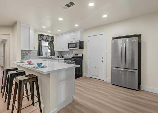 Property at 5211 Whittier Dr, Sacramento, CA 95820, 3 beds, 2 baths
