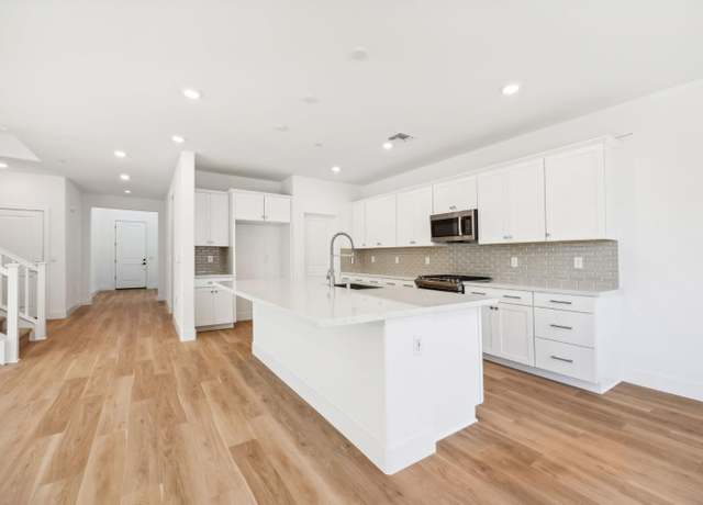 Property at 216 Vectra Ct, Roseville, CA 95747, 4 beds, 3.5 baths