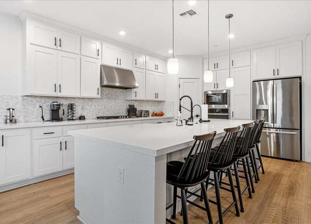 Property at 811 Banpo Ct, Lincoln, CA 95648, 4 beds, 3 baths