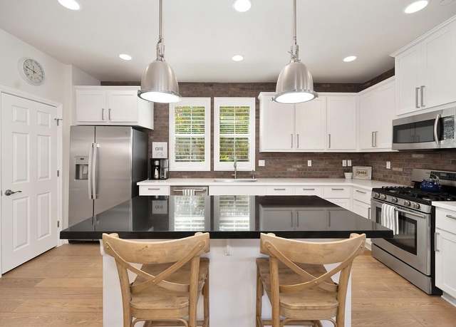 Property at 1550 Bonanza Ln, Folsom, CA 95630, 4 beds, 3 baths