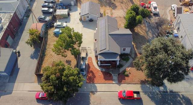 Photo of 313 E St, Waterford, CA 95386