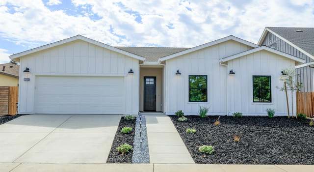 Photo of 1563 W J St, Oakdale, CA 95361