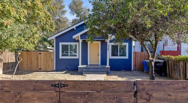 Photo of 325 E 10th St, Hanford, CA 93230
