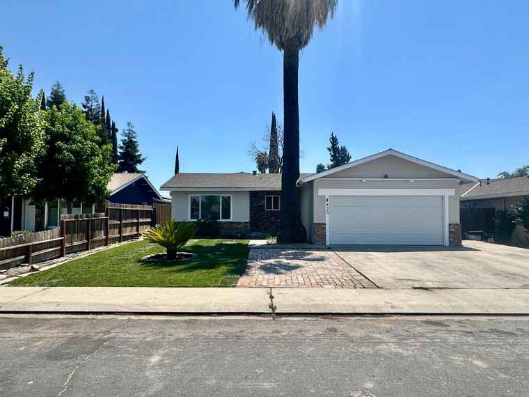 Photo of 420 Parkwood Dr Manteca, CA 95336