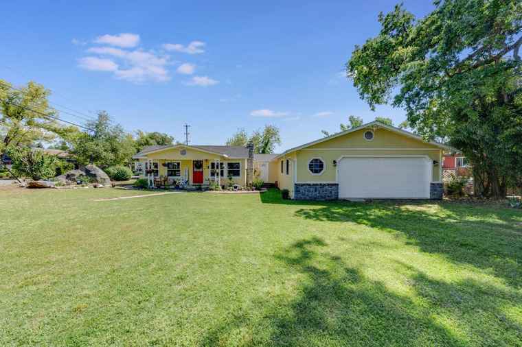 Photo of 5990 Oak St Loomis, CA 95650