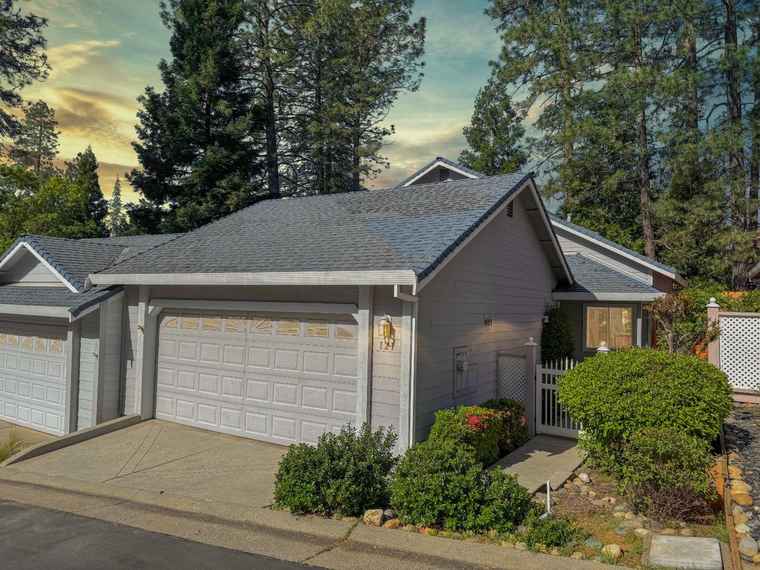 Photo of 121 Carriage Ln Grass Valley, CA 95949