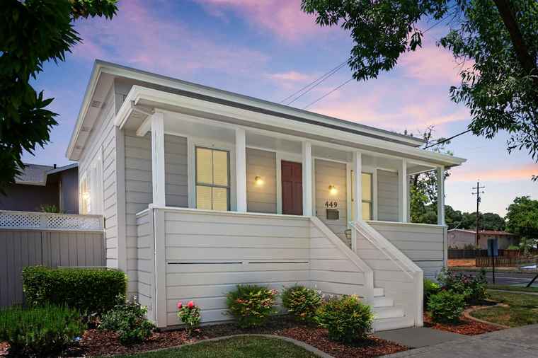Photo of 449 J St Davis, CA 95616