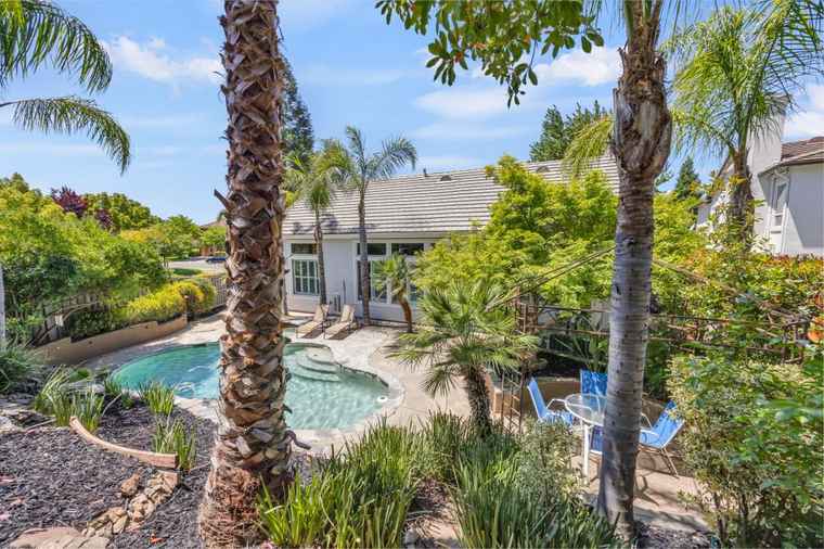Photo of 1510 Freswick Dr Folsom, CA 95630