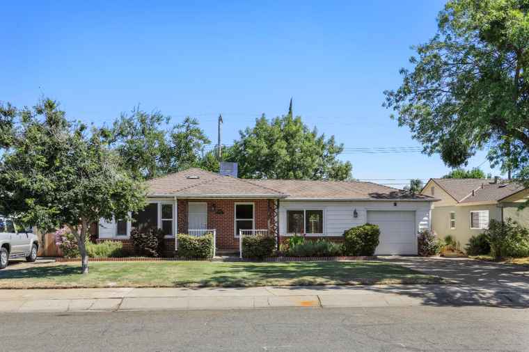 Photo of 535 Alicante Dr Lodi, CA 95240