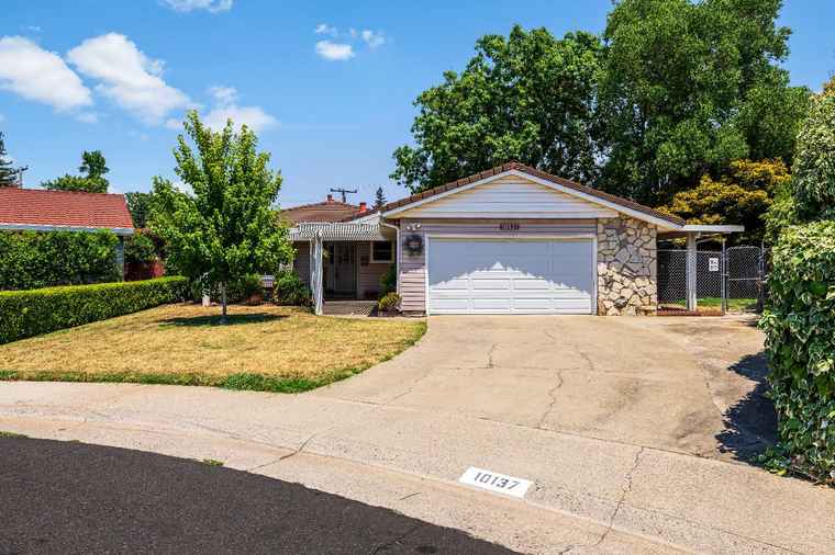 Photo of 10137 La Gloria Way Rancho Cordova, CA 95670