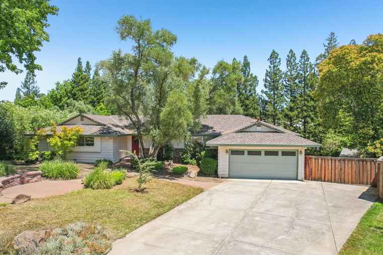 Photo of 4144 Brookhill Dr Fair Oaks, CA 95628