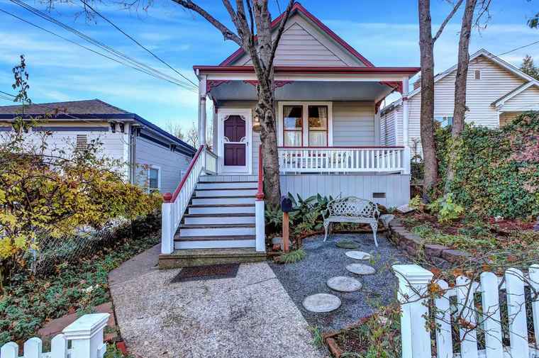 Photo of 407 Richardson St Grass Valley, CA 95945