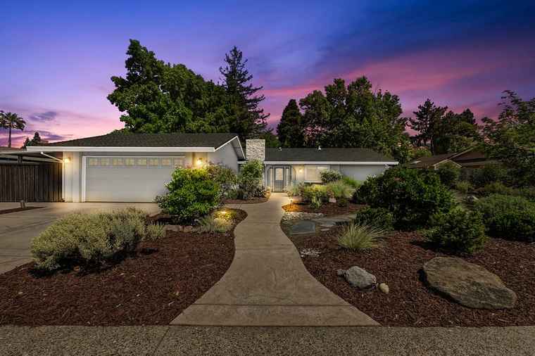 Photo of 307 Diamond Oaks Rd Roseville, CA 95678