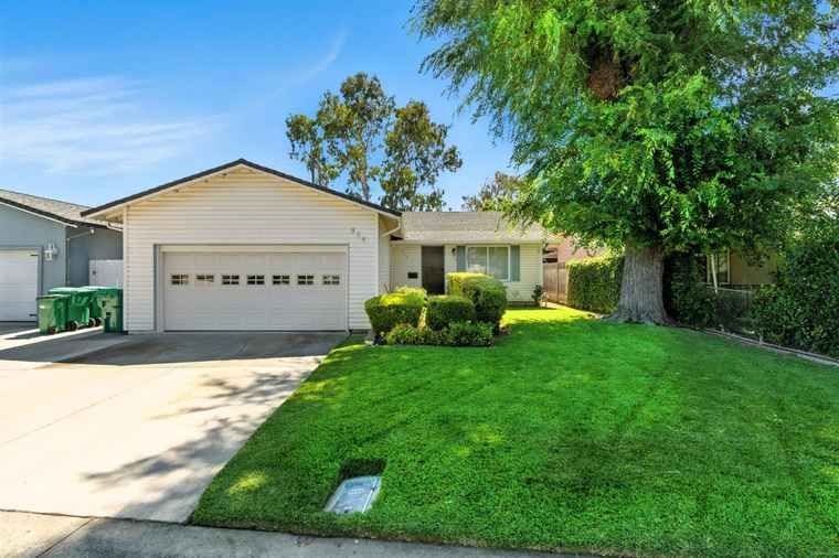 Photo of 954 Woodrow St Lodi, CA 95240
