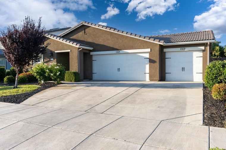 Photo of 1662 Oak St Los Banos, CA 93635