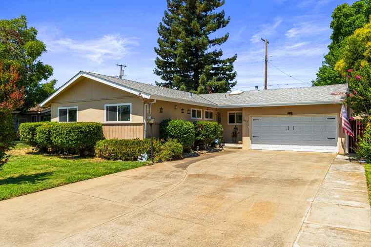 Photo of 10817 Alandale Way Rancho Cordova, CA 95670