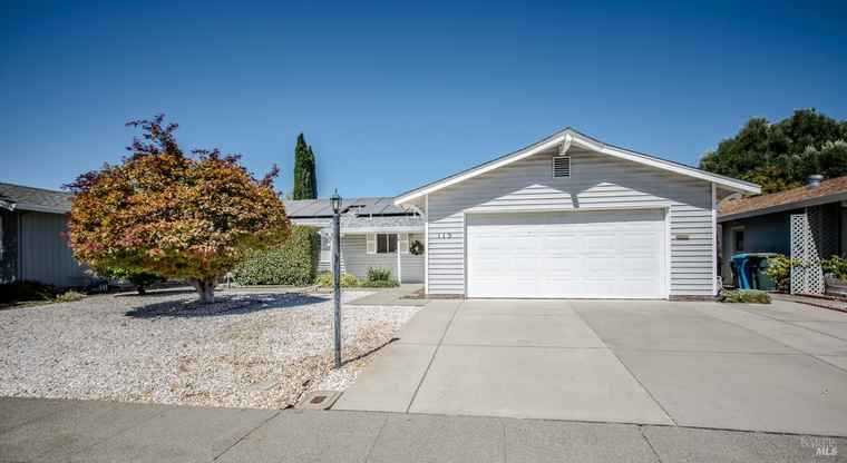 Photo of 115 Rainier Cir Vacaville, CA 95687
