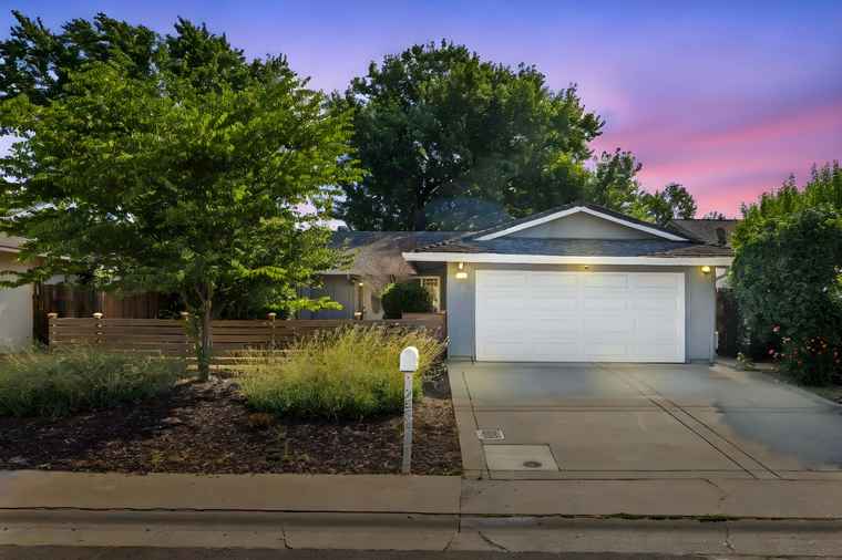 Photo of 2856 Aquino Dr Sacramento, CA 95833