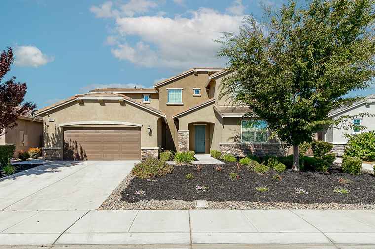 Photo of 2355 Azevedo Ave Manteca, CA 95337