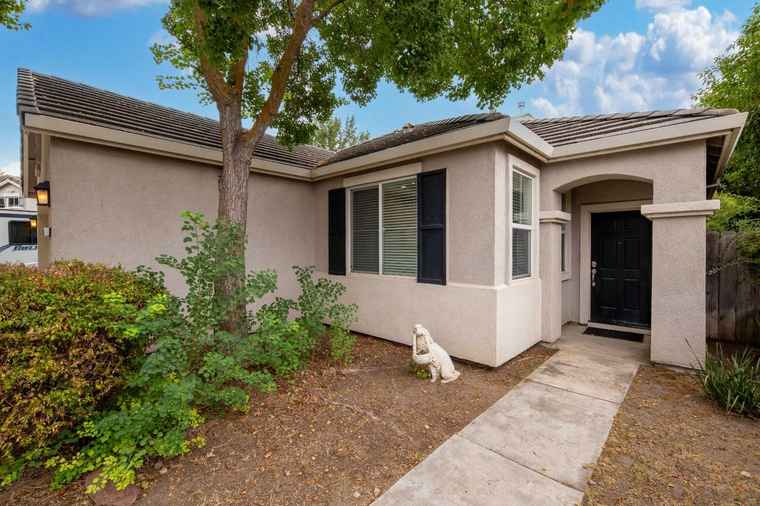 Photo of 948 Monarch Ct Manteca, CA 95337