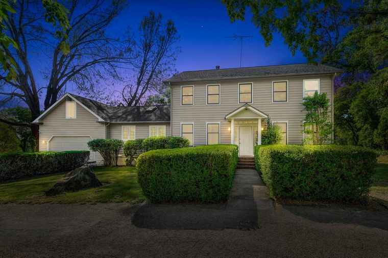 Photo of 11085 Joeger Rd Auburn, CA 95602