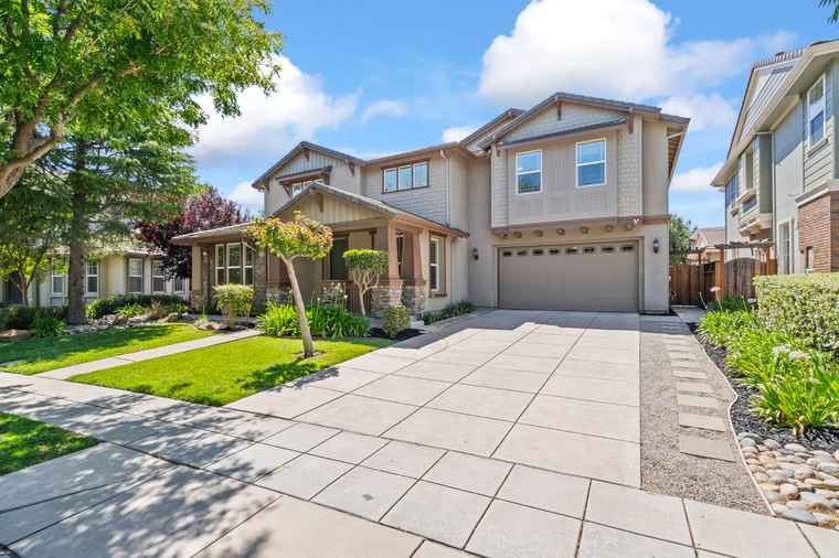 Photo of 324 N Mill Valley Dr Mountain House, CA 95391